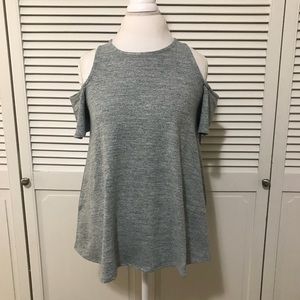 La Classe Cold Shoulder Swing Tee